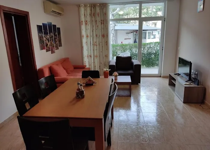 Dean's Cozy 2 Bed At Sunny Appartement Slantchev Briag